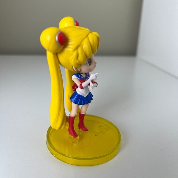 Sailor Moon Figure With Poseable Stand - Picture 5 of 6